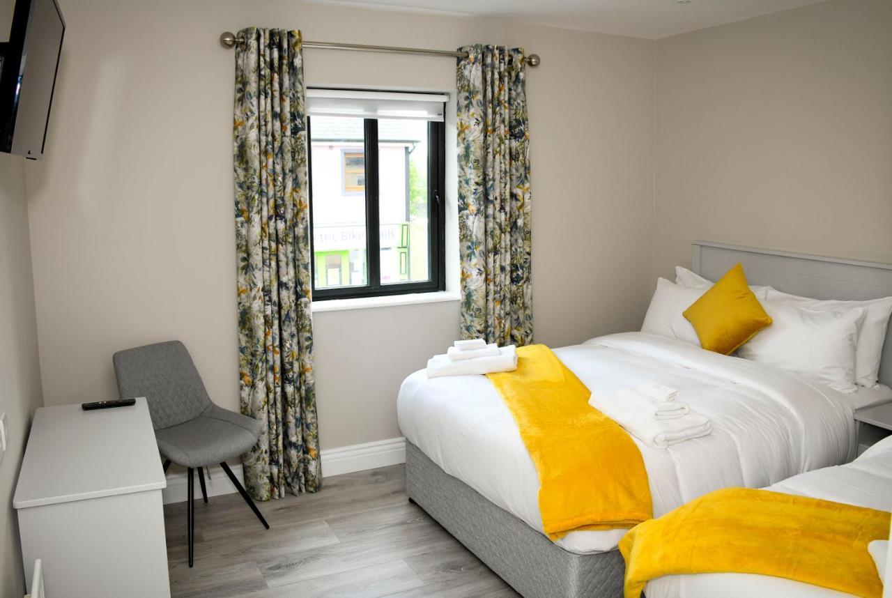 The Leitrim Inn And Blueway Lodge County Leitrim Exterior photo