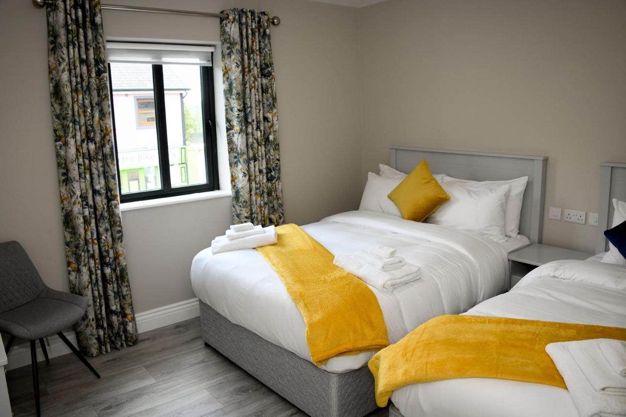 The Leitrim Inn And Blueway Lodge County Leitrim Exterior photo