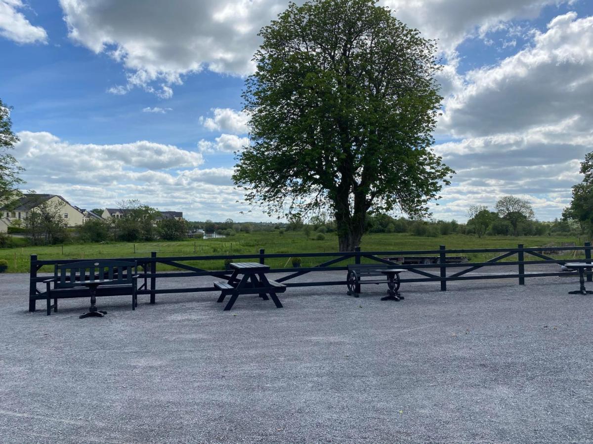 The Leitrim Inn And Blueway Lodge County Leitrim Exterior photo